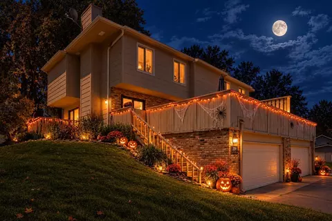 2201 Stroden Cir, Golden Valley, MN 55427