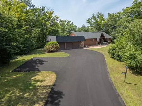 335 Pineview Ln N, Plymouth, MN 55441