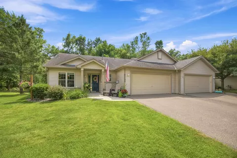 27732 Woodland Dr, Chisago City, MN 55013