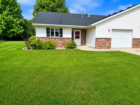 2608 10th St SW, Willmar, MN 56201