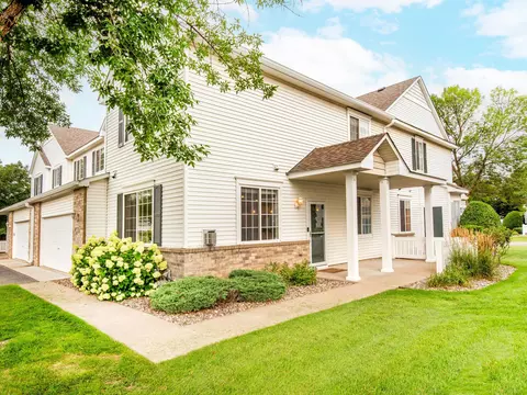 11011 Oak Grove Cir #B, Woodbury, MN 55129