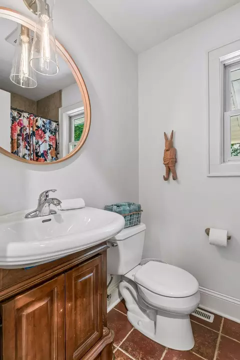 Bath - 23355 Academy Ave, Shorewood, MN 55331 photo 3 of 4