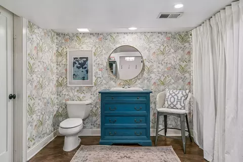 Bath - 23355 Academy Ave, Shorewood, MN 55331 photo 4 of 4