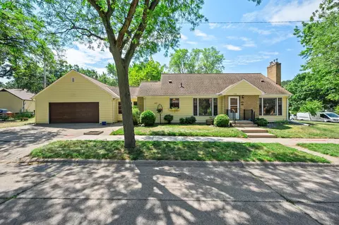 4366 Thomas Ave N, Minneapolis, MN 55412
