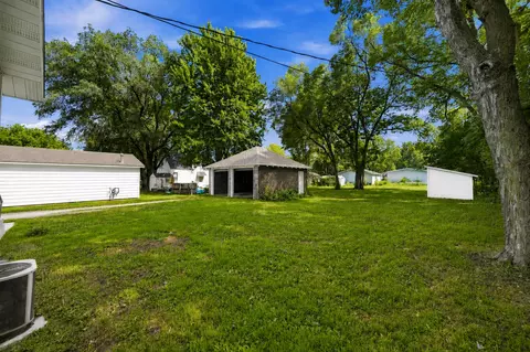 Exterior - 19 12th St NE, Faribault, MN 55021 photo 6 of 8