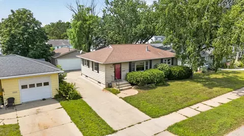 711 15th Ave NE, Rochester, MN 55906