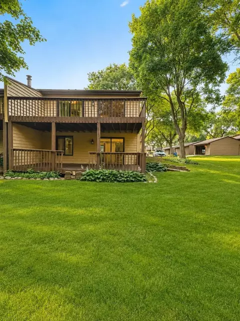 240 W Eagle Lake Dr, Maple Grove, MN 55369