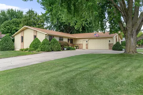 545 Crestview Ln, Owatonna, MN 55060
