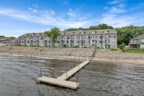 100 Central Point Rd #210, Lake City, MN 55041