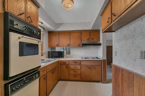 Kitchen - 1519 16th St S, Saint Cloud, MN 56301 photo 2 of 3