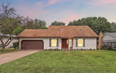 2626 Edgewood Ct, Stillwater, MN 55082