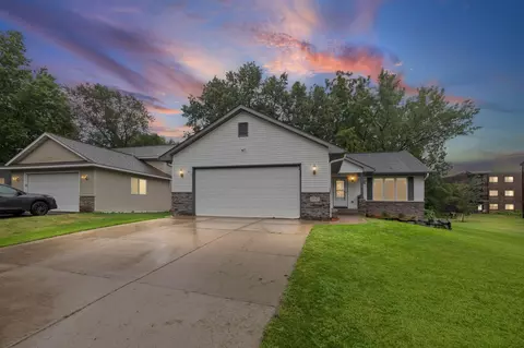2082 Cowern Pl E, North Saint Paul, MN 55109