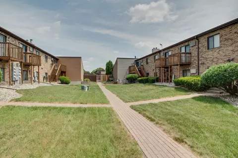 Exterior - 1530 35th St S #E, Fargo, ND 58103 photo 4 of 4