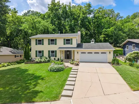 3740 Manorwoods Dr NW, Rochester, MN 55901