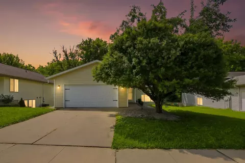 3814 Strathmore Ln SE, Rochester, MN 55904