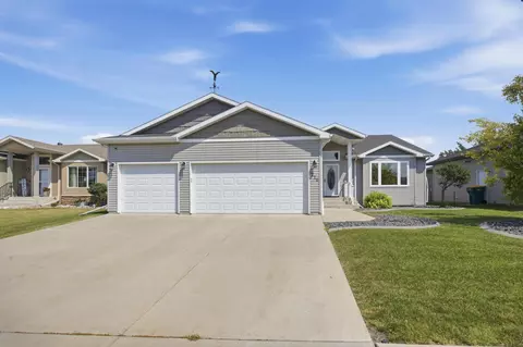216 30th Ave E, West Fargo, ND 58078