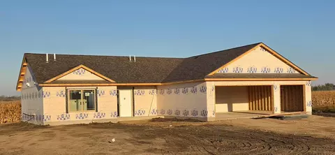 286 Three Lakes Dr, Madison Lake, MN 56063