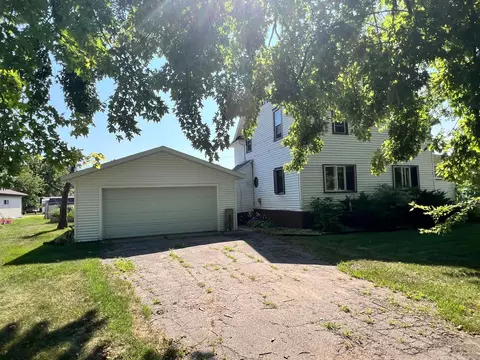 Exterior - 304 E 4th St, Madison, MN 56256 photo 2 of 4