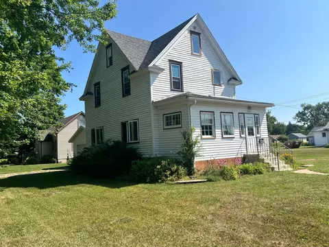 Exterior - 304 E 4th St, Madison, MN 56256 photo 3 of 4