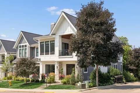207 Walker Ave S, Wayzata, MN 55391