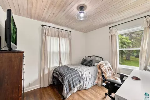 Bedroom - 220 E Locust St, Duluth, MN 55811 photo 3 of 6