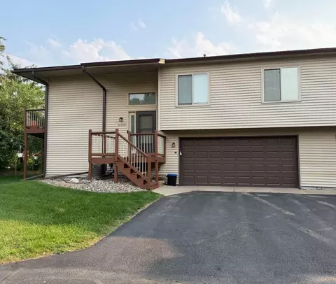 2309 Amberwood Dr, Woodbury, MN 55125