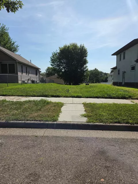 1722 Thomas Ave N, Minneapolis, MN 55411