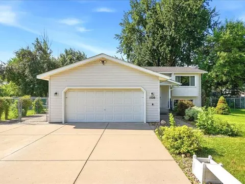 1526 Sherren Ave E, Maplewood, MN 55109