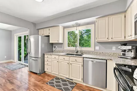 Kitchen - 445 Gramsie Rd, Shoreview, MN 55126 photo 2 of 3