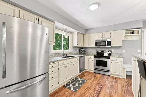 Kitchen - 445 Gramsie Rd, Shoreview, MN 55126 photo 1 of 3