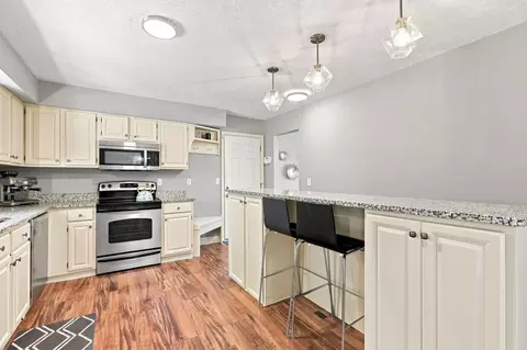 Kitchen - 445 Gramsie Rd, Shoreview, MN 55126 photo 3 of 3