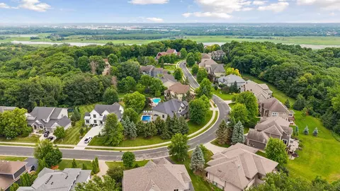 10053 Trails End Rd, Chanhassen, MN 55317
