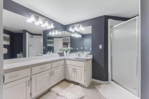 Bath - 9451 White Oaks Trl N, Champlin, MN 55316 photo 4 of 5