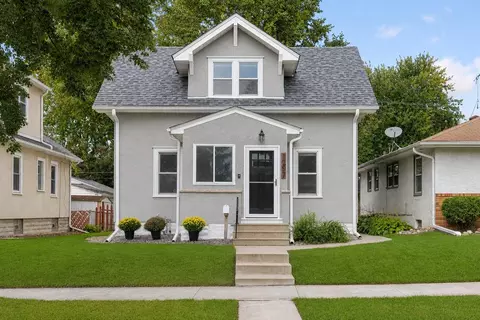 1297 Highland Pkwy, Saint Paul, MN 55116