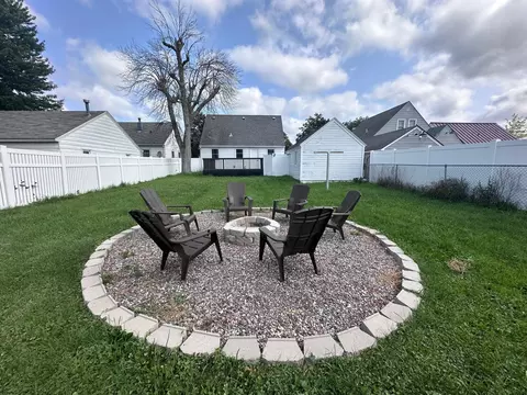 Exterior - 213 11th Ave SW, Austin, MN 55912 photo 3 of 4
