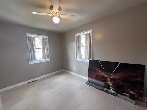 Bedroom - 213 11th Ave SW, Austin, MN 55912 photo 3 of 3