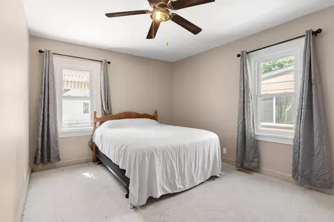 Bedroom - 909 11th St NW, Austin, MN 55912 photo 2 of 3