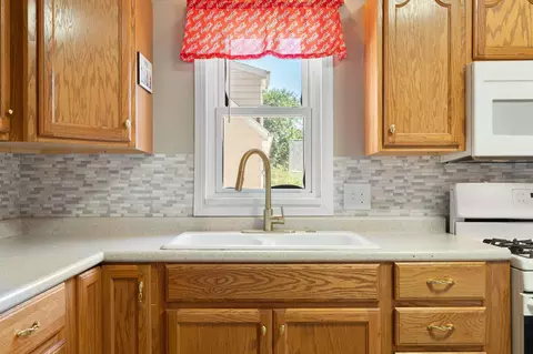 Kitchen - 909 11th St NW, Austin, MN 55912 photo 3 of 4