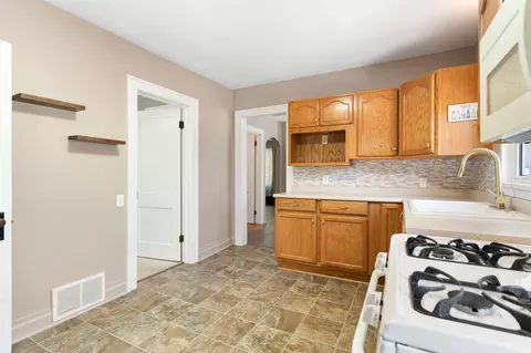 Entry Way - 909 11th St NW, Austin, MN 55912 photo 1 of 1