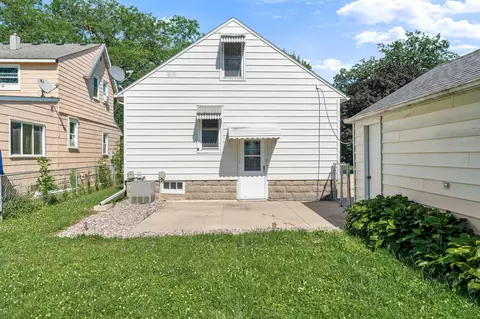Exterior - 909 11th St NW, Austin, MN 55912 photo 7 of 7