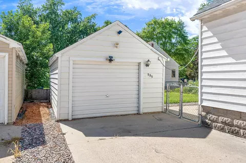 Exterior - 909 11th St NW, Austin, MN 55912 photo 4 of 7