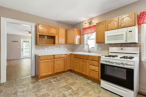 Kitchen - 909 11th St NW, Austin, MN 55912 photo 1 of 4