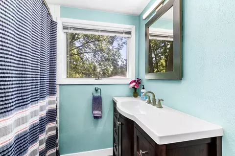 Bath - 4119 Pitt St, Duluth, MN 55804 photo 3 of 3