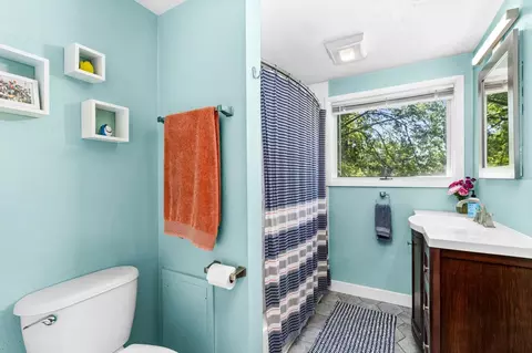 Bath - 4119 Pitt St, Duluth, MN 55804 photo 1 of 3
