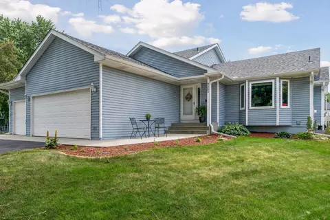 9203 Xenium Ln N, Maple Grove, MN 55369
