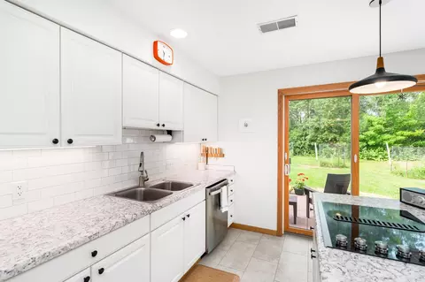 Kitchen - 719 S 64th Ave W, Duluth, MN 55807 photo 5 of 8