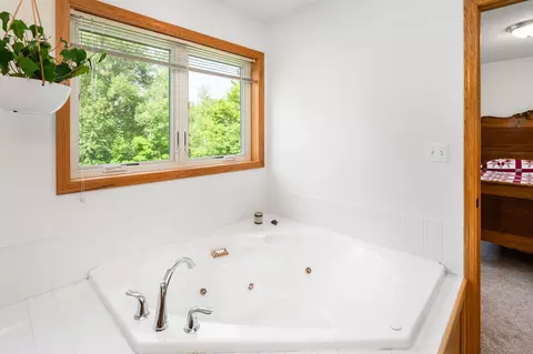 Bath - 719 S 64th Ave W, Duluth, MN 55807 photo 3 of 4