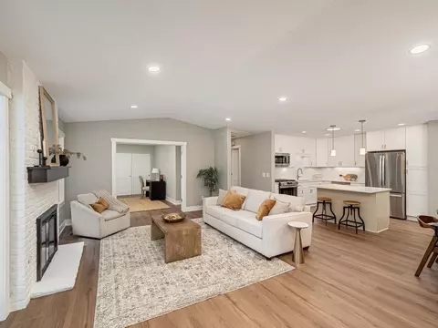 984 Yuma Ln N, Plymouth, MN 55447