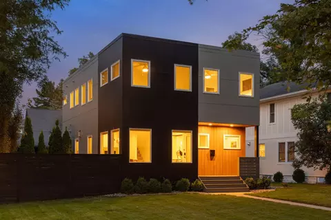 1242 Edgcumbe Rd, Saint Paul, MN 55105