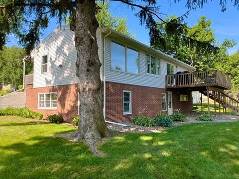 Exterior - 805 Highland Rd, Windom, MN 56101 photo 2 of 5